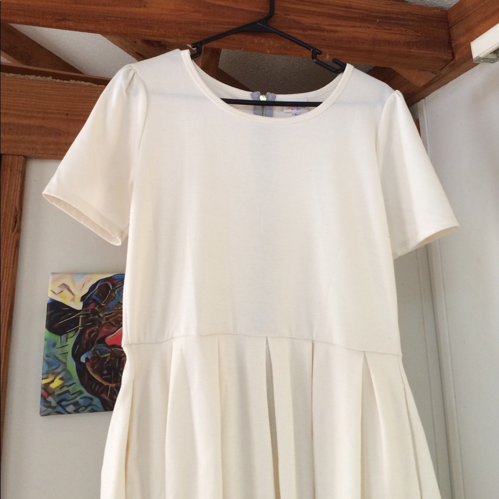 💕Lularoe Amelia in solid delicious CREAM 💕