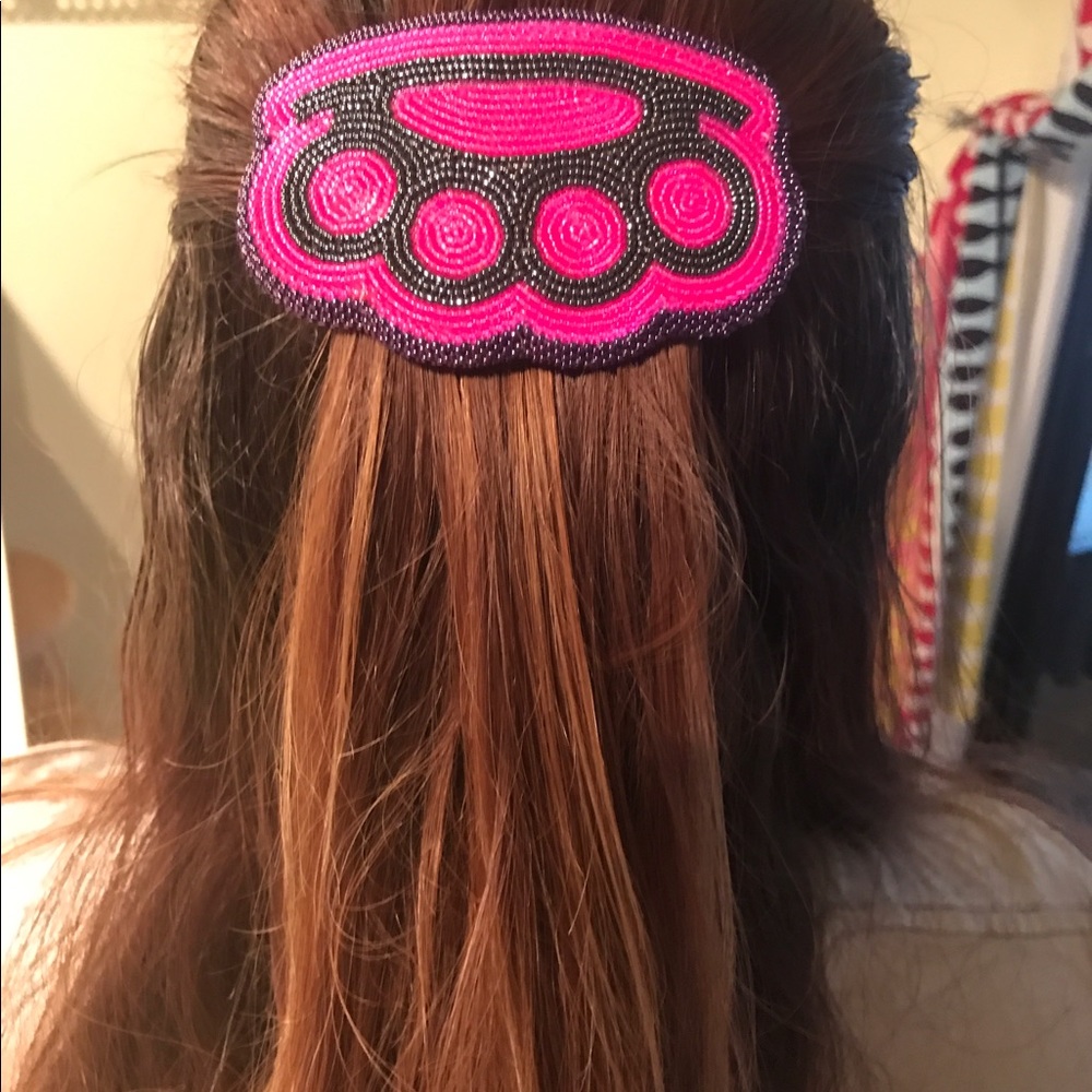 Brass knuckle hair clip