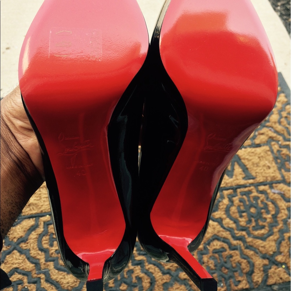 Louboutin size 40