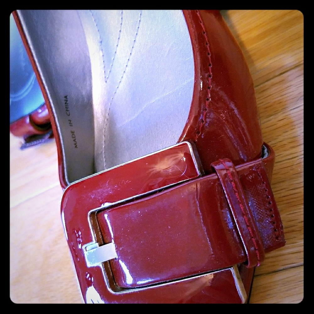 Tahari patent leather red buckle low heel