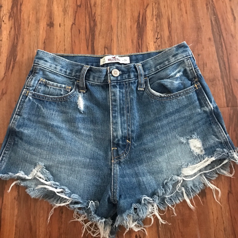 Hollister High Wasted Light Wash Denim Shorts