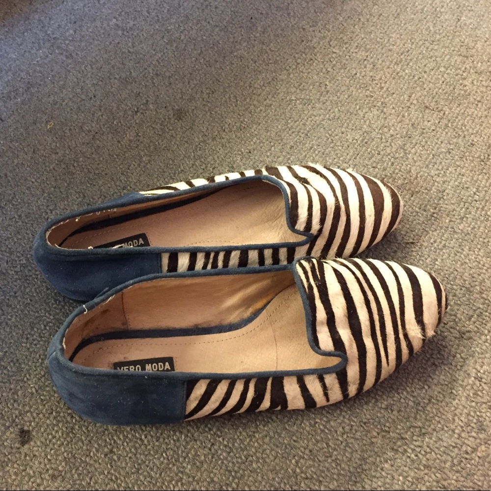 Size 6 women's zebra print flats
