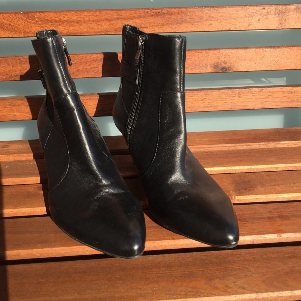 Anne Klein kitten heels