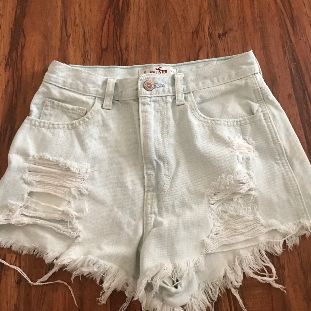 Hollister High Wasted Light Wash Denim Shorts