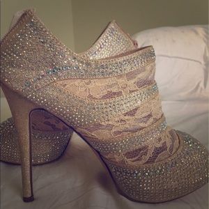 NICOLE LORRAINE CRYSTAL BEIGE LACE BOOTIES