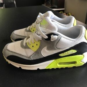Nike Air Max youth size 5 / women's 7