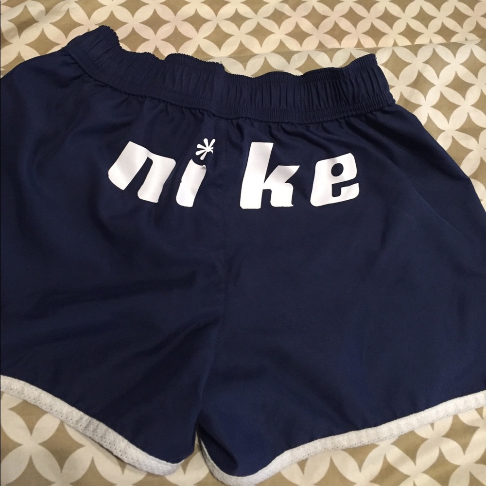 Nike Active Wear Shorts (M 10-12) Girls