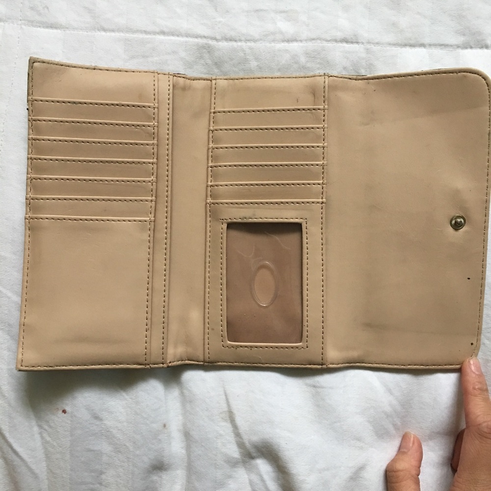 ✨GUESS WALLET✨ - Picture 2 of 5