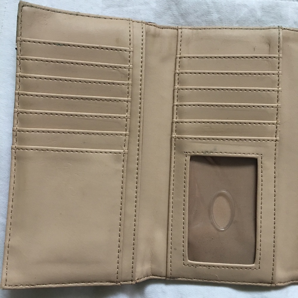 ✨GUESS WALLET✨ - Picture 3 of 5