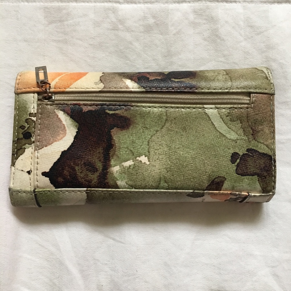 ✨GUESS WALLET✨ - Picture 4 of 5