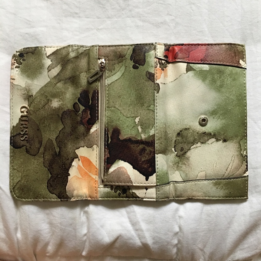 ✨GUESS WALLET✨ - Picture 5 of 5