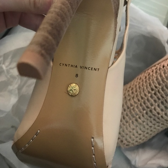 Cynthia Vincent Nude peep-toe - Picture 2 of 4