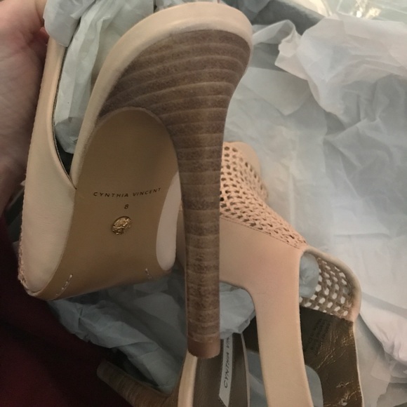 Cynthia Vincent Nude peep-toe - Picture 3 of 4