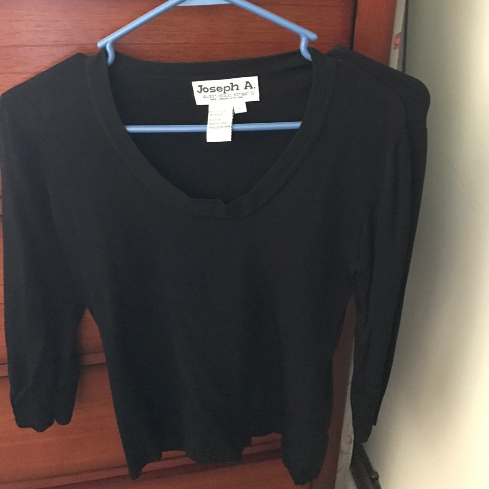 ❄️3 for $15. Black shirt very cute