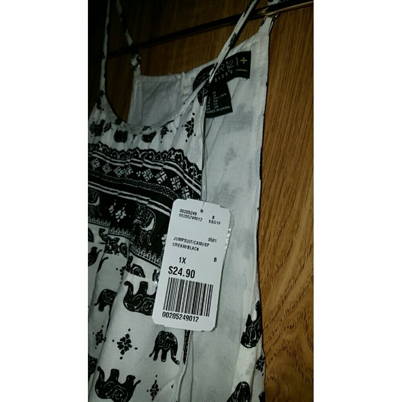 Forever 21 Elephant print romper - Picture 4 of 4