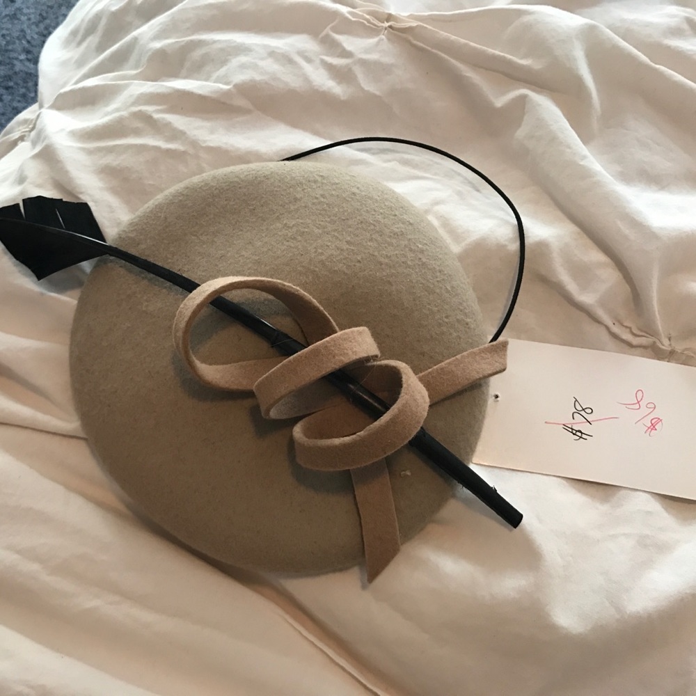 Tan felt fascinator hat - new, perfect condition