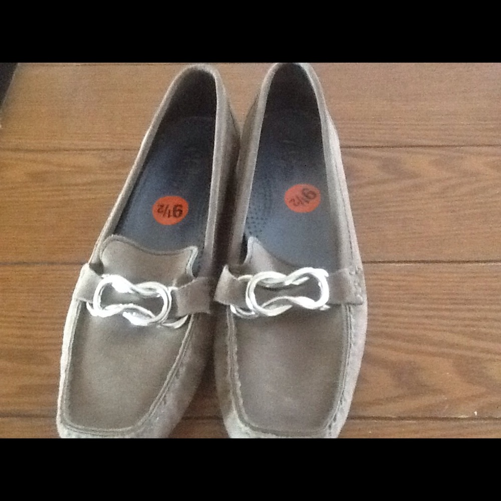 Cole Haan olive khaki 9.5 sz 9 1/2 buckle flats