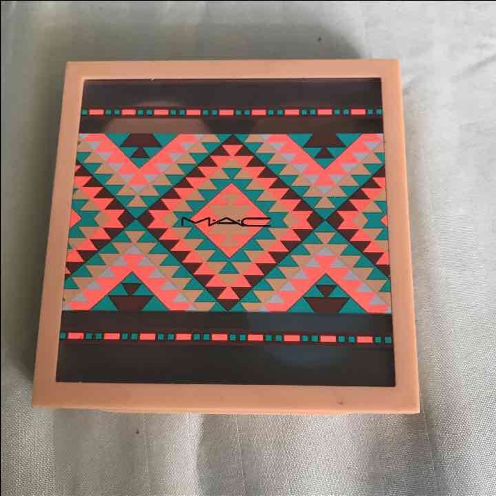 MAC vibe tribe wild horses eye shadow palette