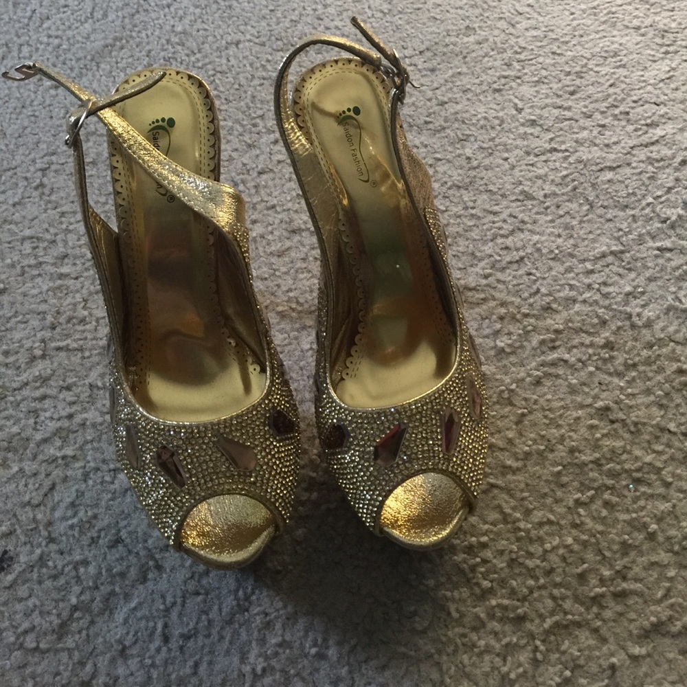 Beautiful Crystal open toe platform silhouette 8