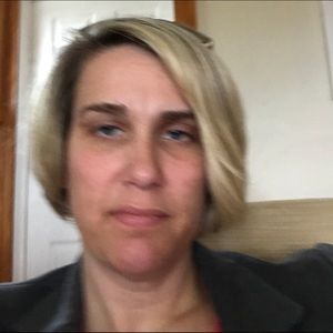 Meet your Posher, Caitlin