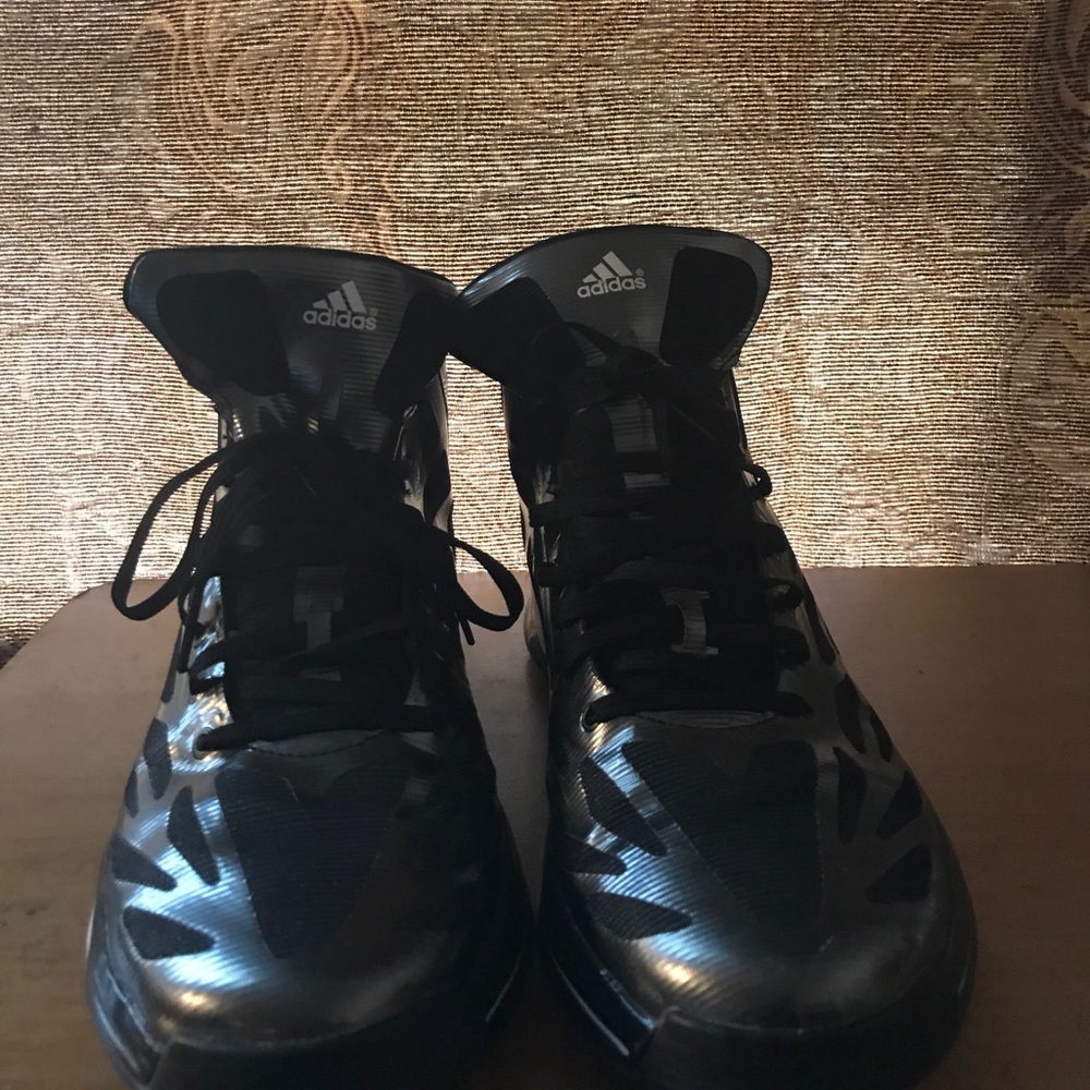 Men's athletic shoe