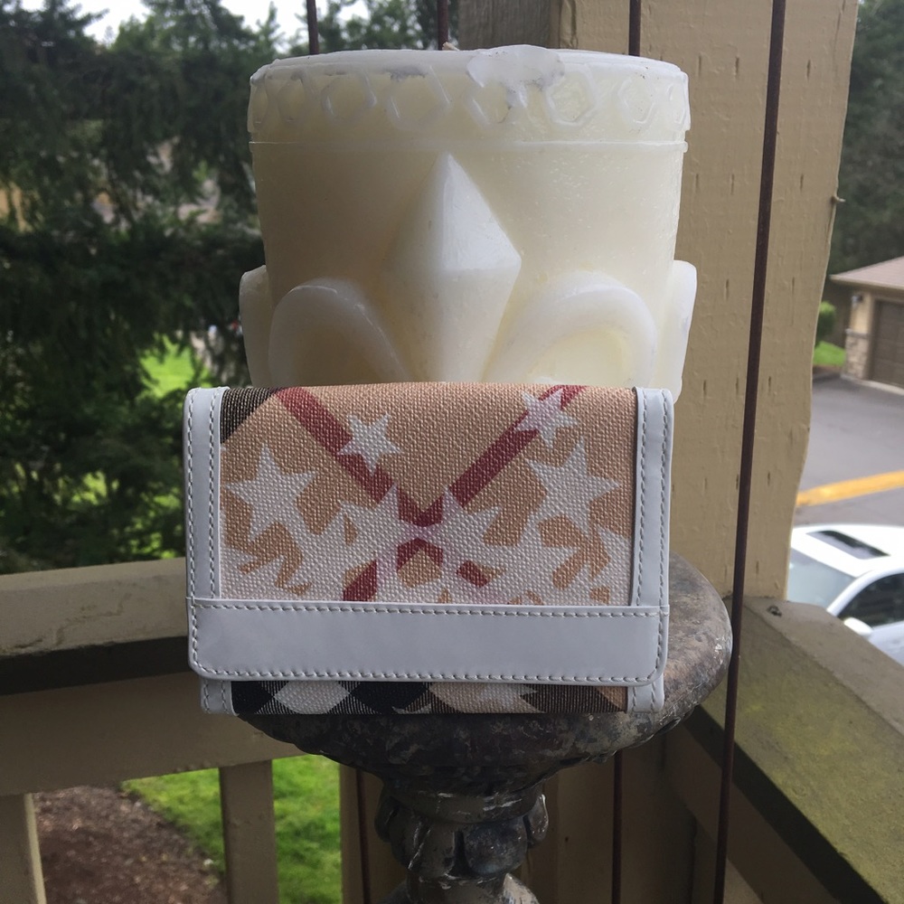 BURBERRY NOVA WALLET Tri-fold