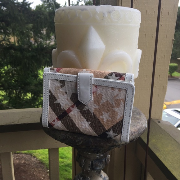 BURBERRY NOVA WALLET Tri-fold - Picture 2 of 5