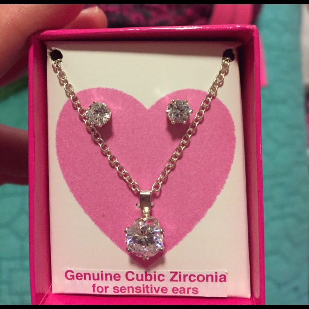 Earring and necklace set