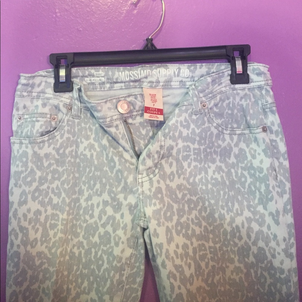 Silvery-grey leopard printed jeans