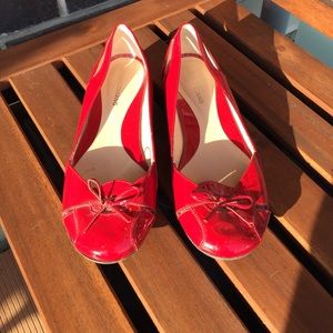 Like new patent red ballet flats