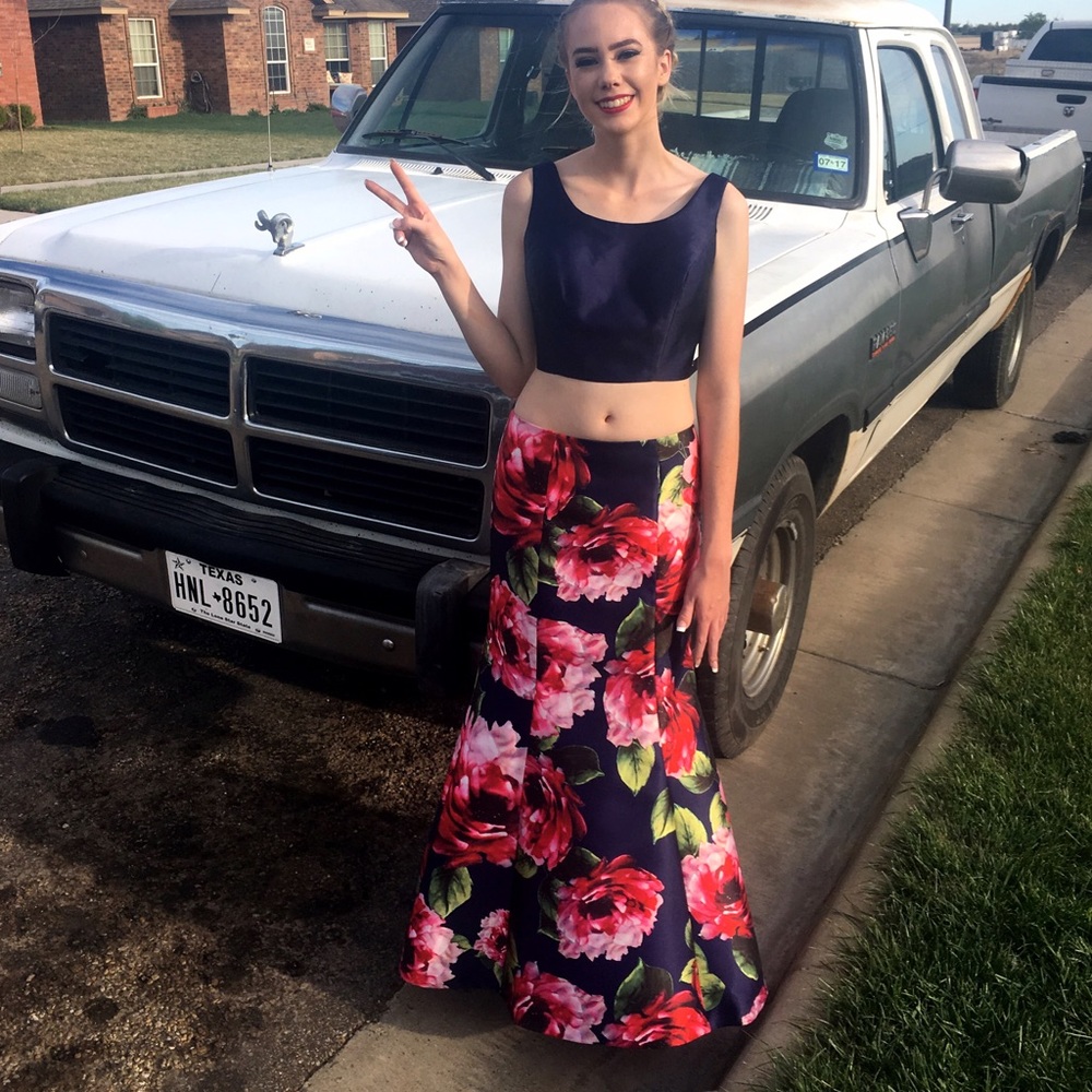Prom Dress - Picture 2 of 5