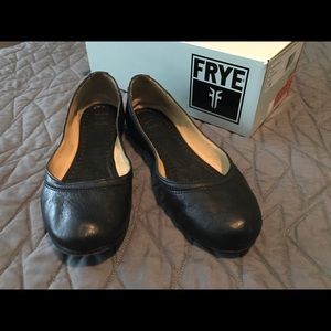 FRYE Black Carson Ballet Flat 6.5M
