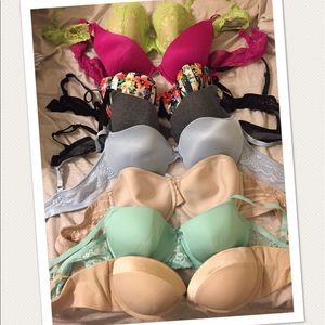 FLASH SALE Set of 8 bras