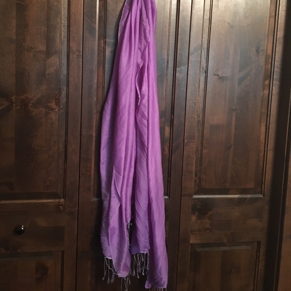 Light purple scarf
