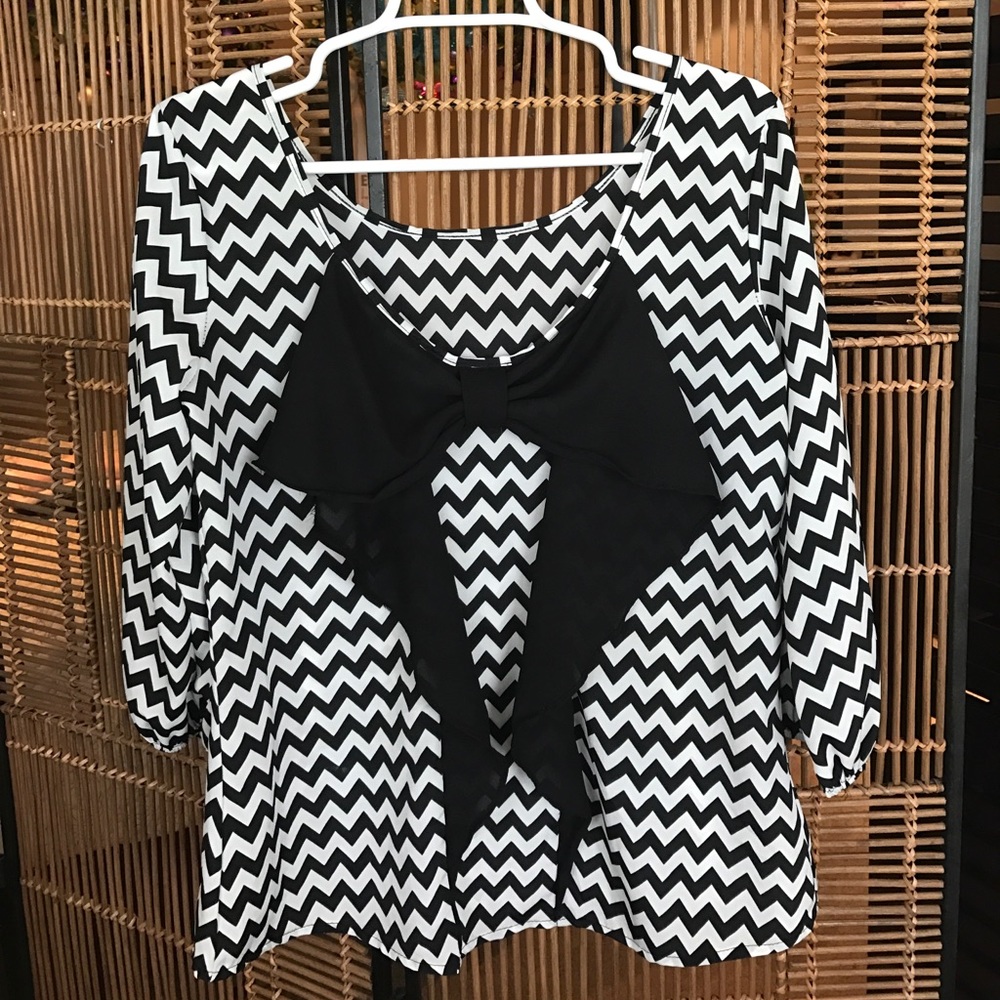 B&W Chevron Quarter Sleeve Blouse w/ Bow Detail