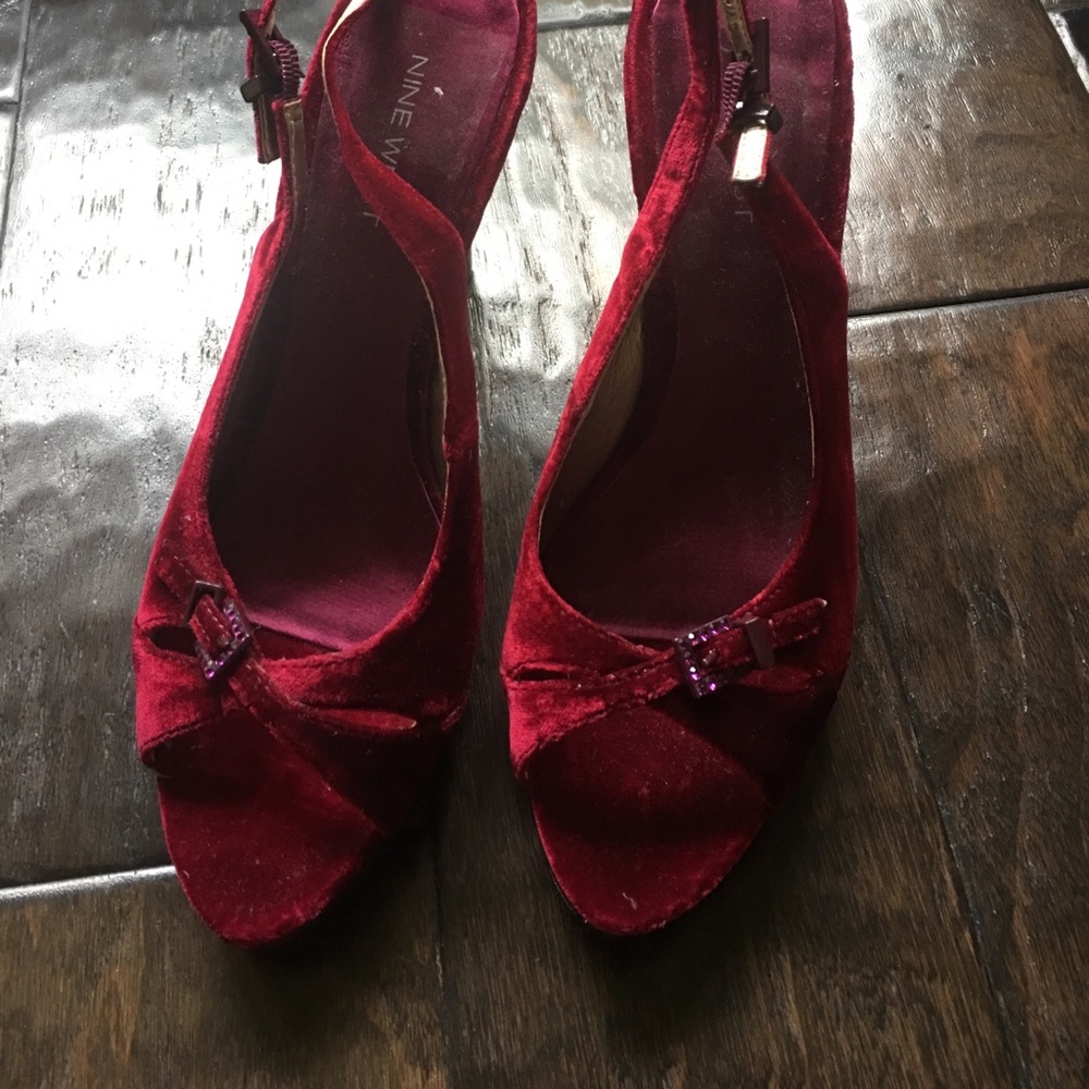 Nine West NT velvet Burgundy shoes