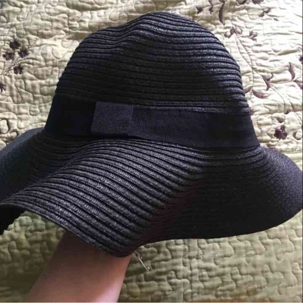 Black Floppy Hat Traded ♥️