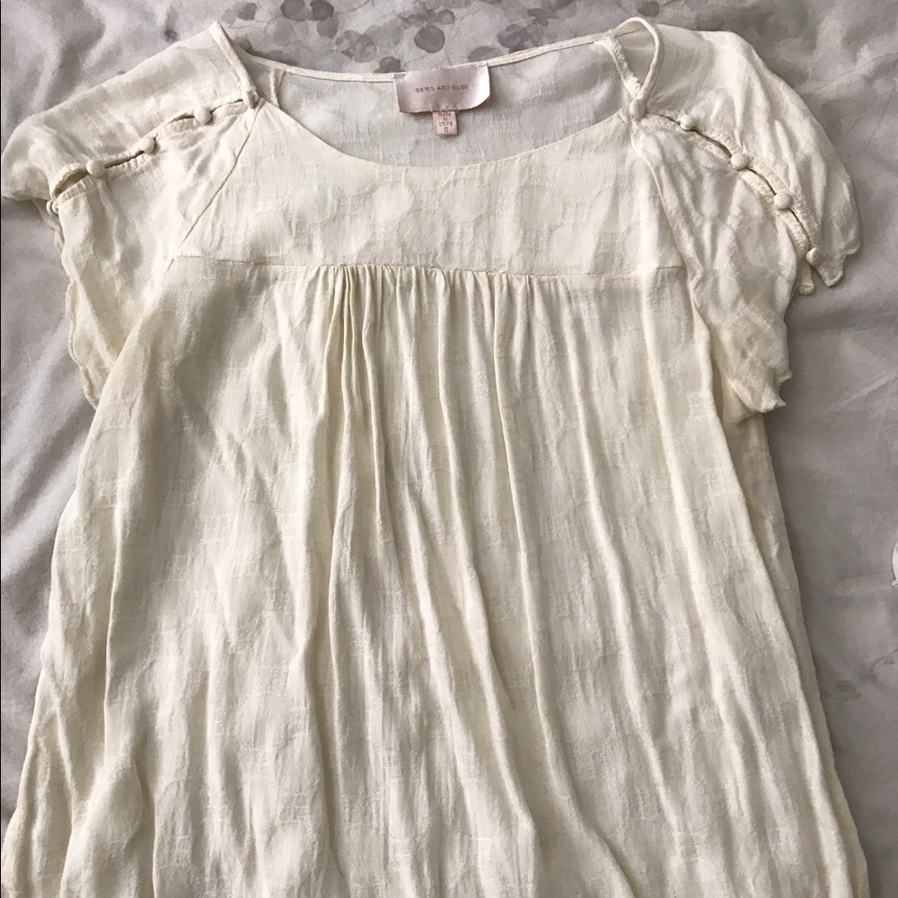 Perfect for spring and summer: cool blouse