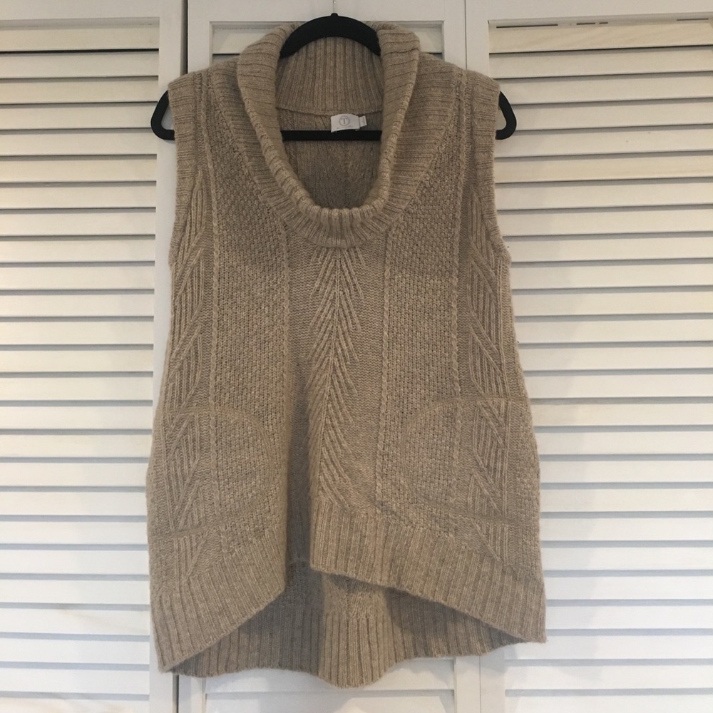 T Los Angeles Sweater tank floppy neck