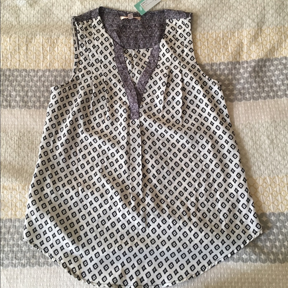 NWT Skies Are Blue Blouse