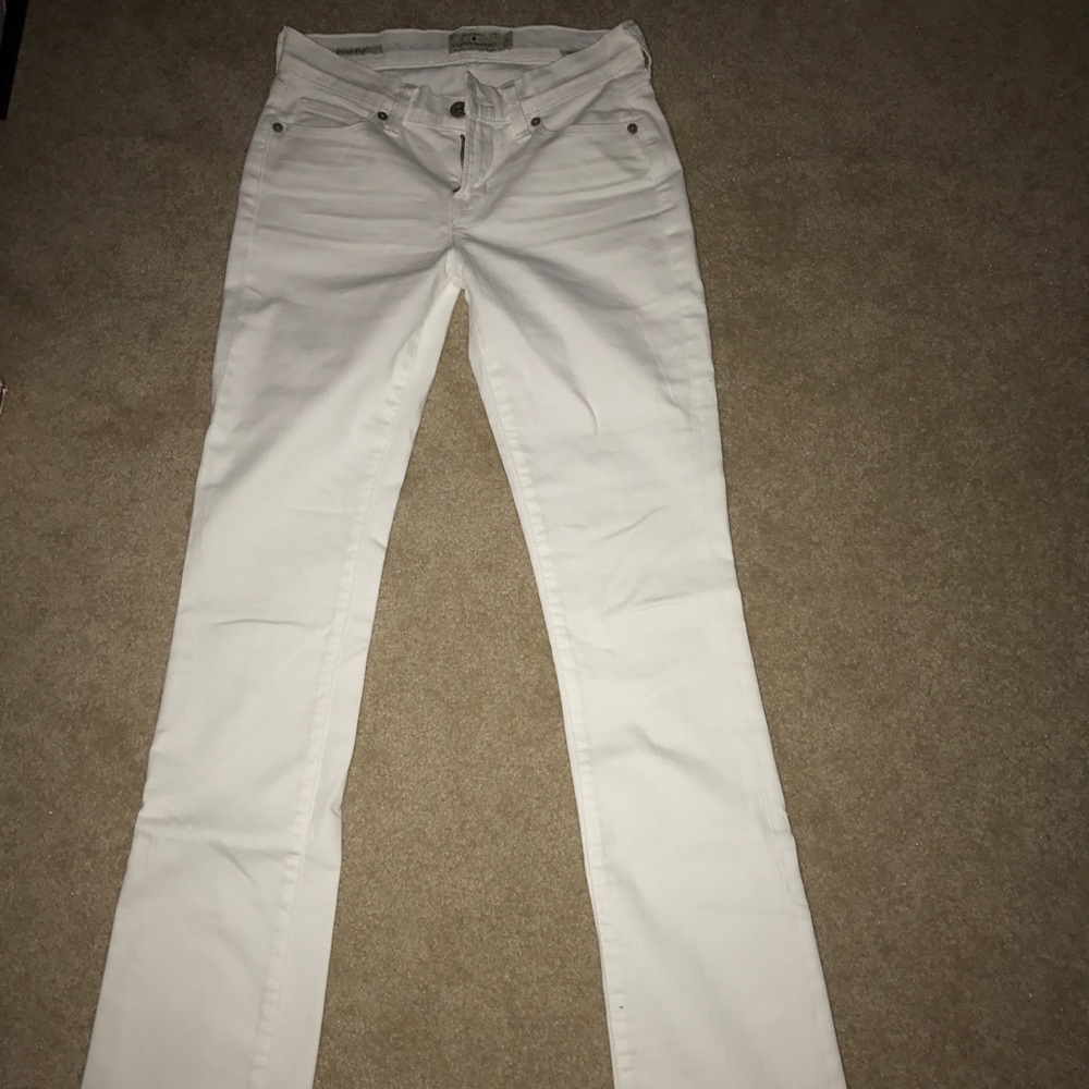 LUCKY BRAND WHITE JEANS🍀☘️