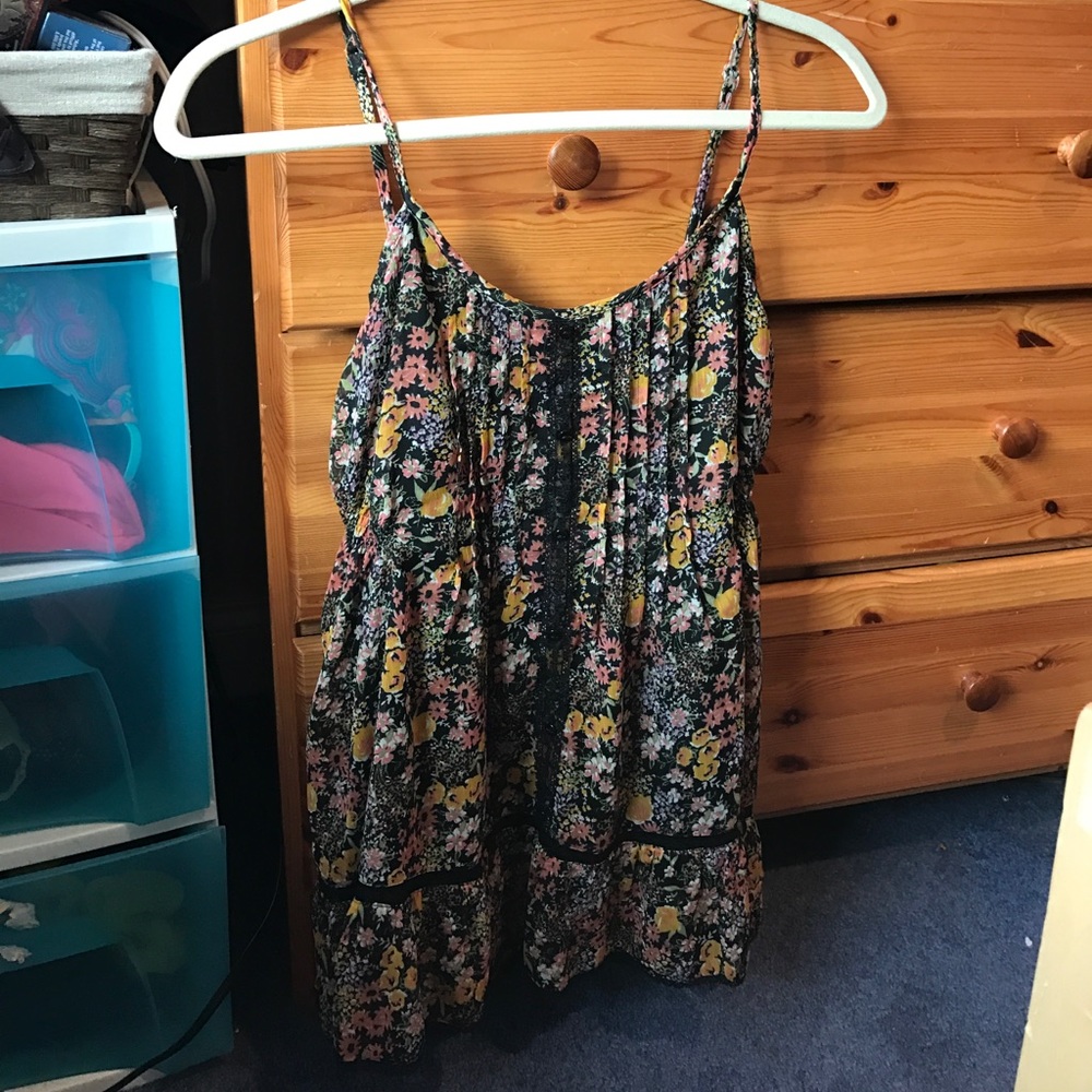 🌸 floral flowy Decree tank top🌸