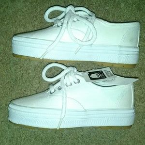 Vintage rare white cotton tennis shoes sneakers