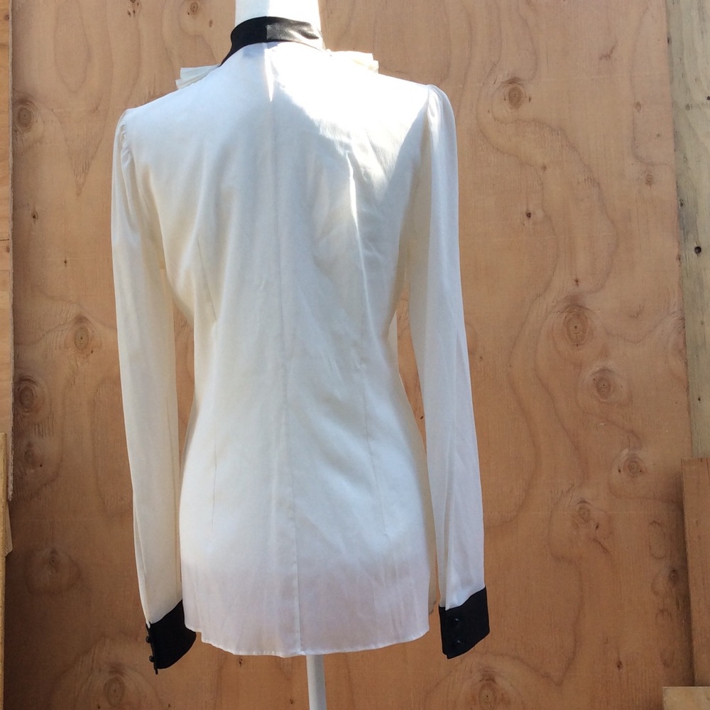 SALE!!🎉🎉 DOLCE & GABBANA RUFFLE NECK SILK BLOUSE - Picture 4 of 7