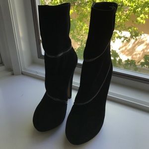 100% authentic, new Alaia zipped suede ankle boot