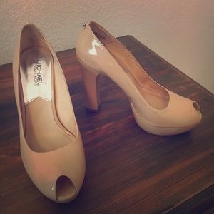 Nude size 7.5 Michael Kors Patent Leather Pump.