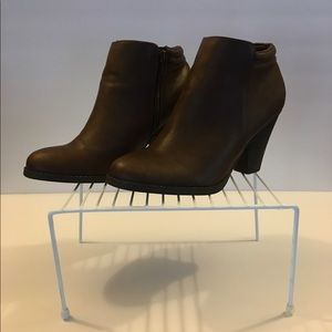 Women's ankle booties by Mia size 7 1/2