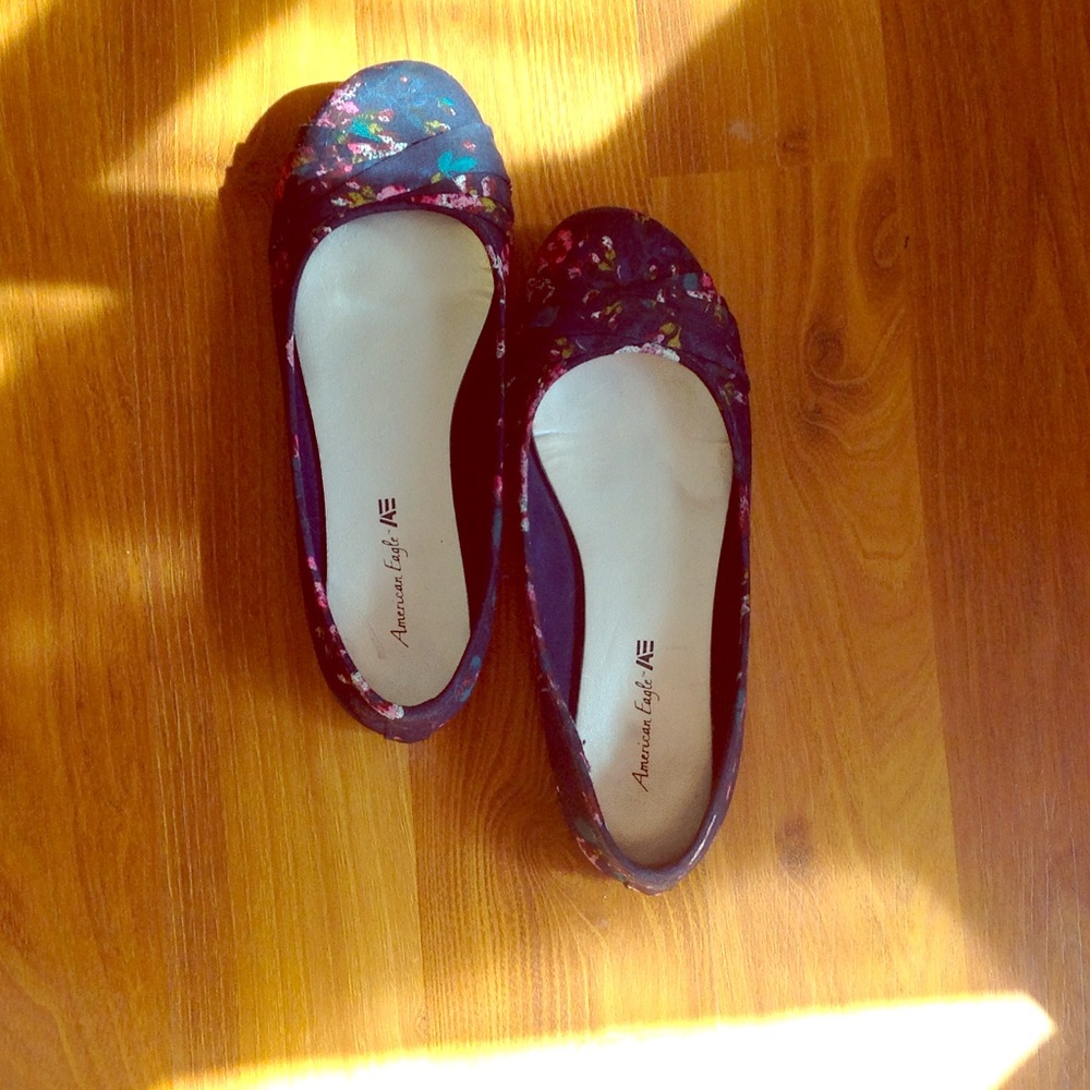 Navy blue American Eagle floral fats
