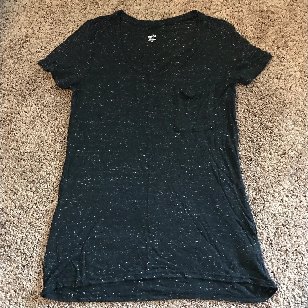 Comfy speckled black tee!
