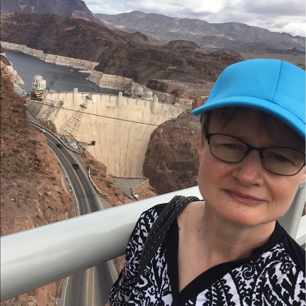 Meet your Posher, Linda d